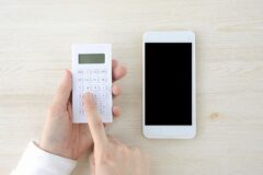 電卓とスマホ